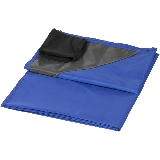 Stow and go water-resistant outdoor blanket