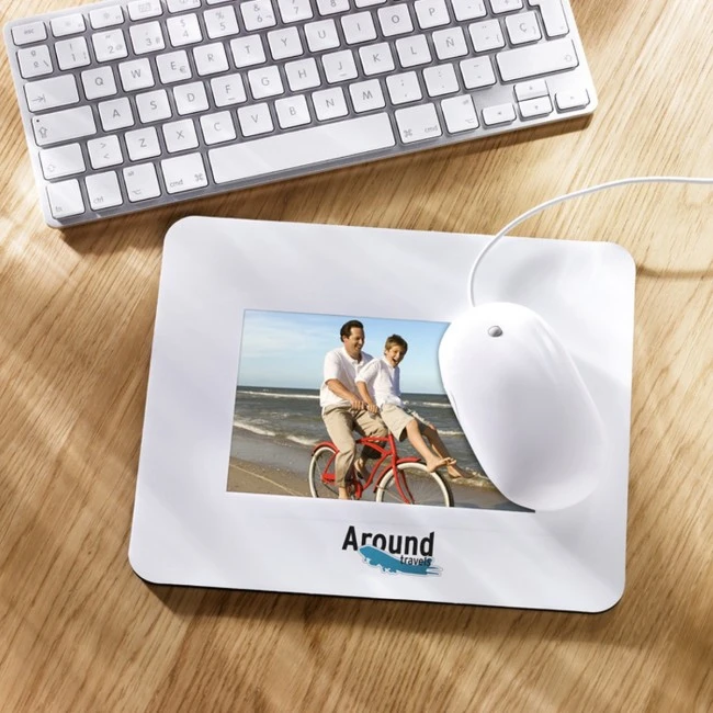 Mouse pad with picture insert